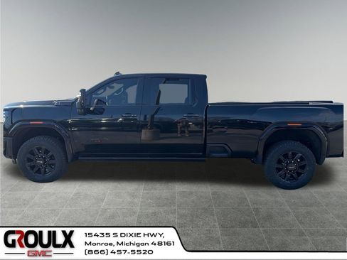 Used 2024 GMC Sierra 3500 AT4 w/ AT4 Premium Plus Package AWD/4WD image 3