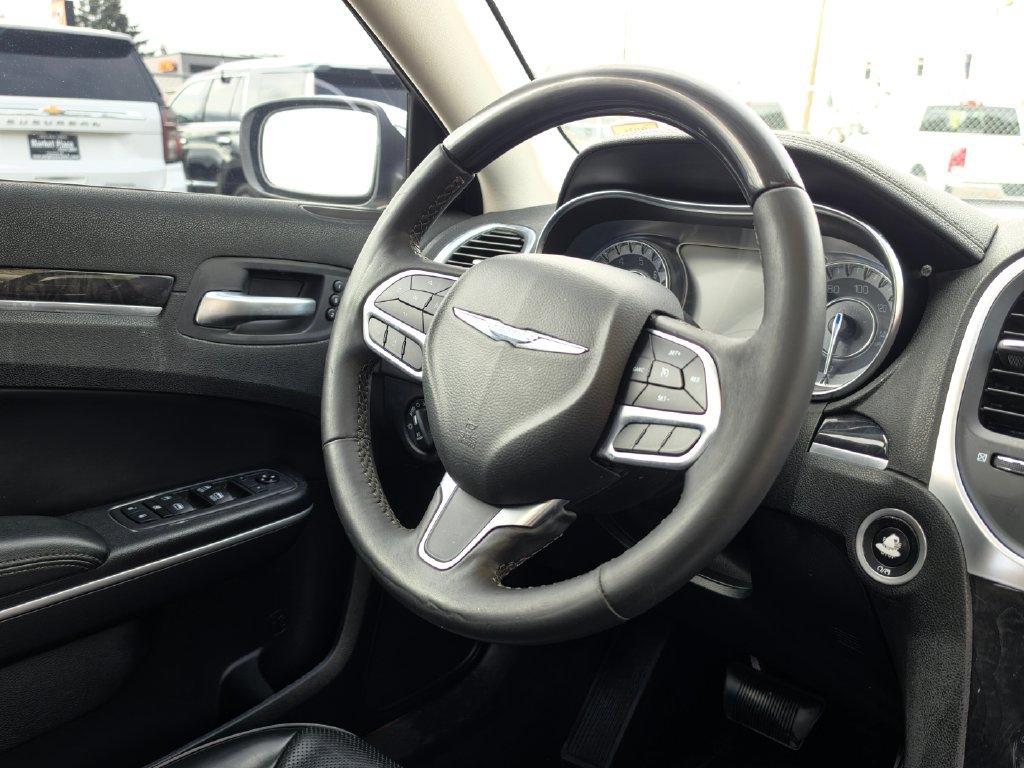 Used 2019 Chrysler 300 Limited AWD/4WD image 17