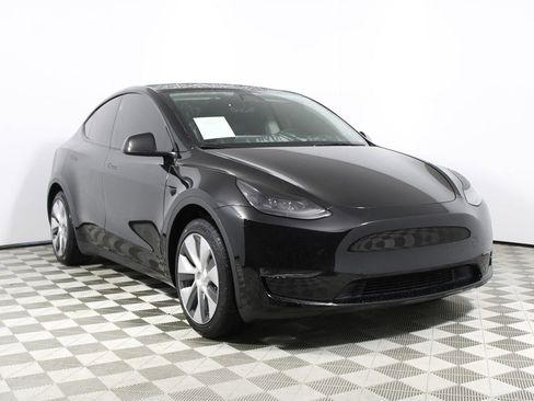 Used 2024 Tesla Model Y Long Range image 17