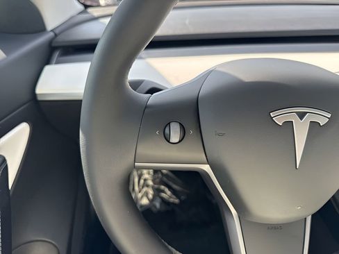 Used 2021 Tesla Model 3 Long Range image 16