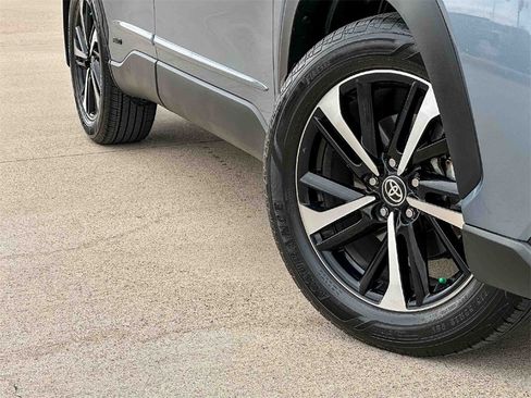 Used 2024 Toyota Corolla Cross XSE image 9