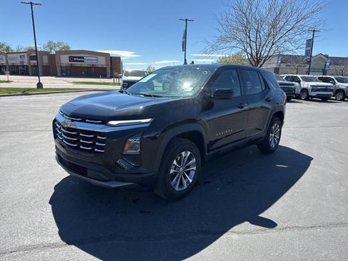Used 2026 Chevrolet Equinox LT AWD/4WD image 3