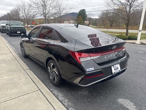 Used 2025 Hyundai Elantra SEL image 5
