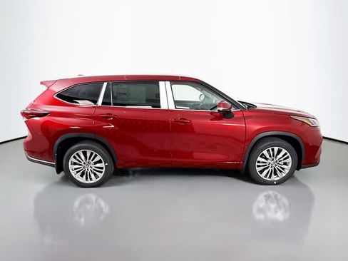 New 2026 Toyota Highlander Platinum AWD/4WD image 8