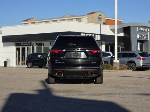 Used 2023 Chevrolet Traverse Premier image 7