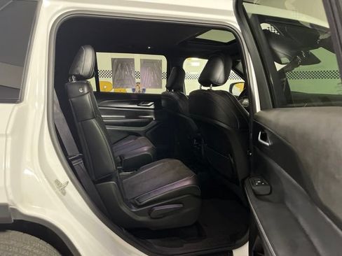 Used 2024 Jeep Grand Cherokee L Altitude AWD/4WD image 34