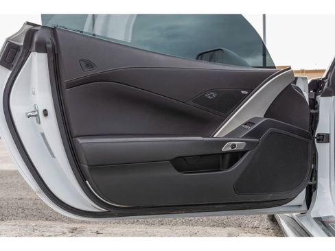 Used 2019 Chevrolet Corvette Stingray 1LT image 19