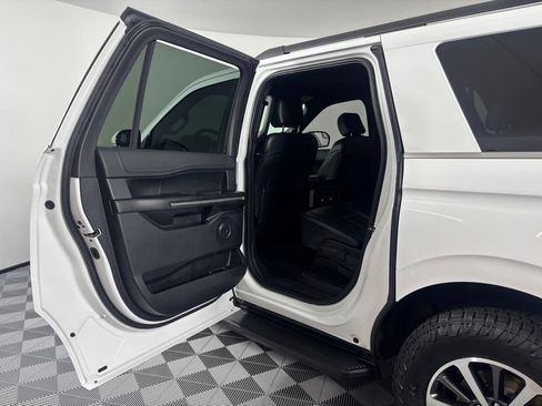 Used 2019 Ford Expedition Max XLT w/ Equipment Group 201A AWD/4WD image 11