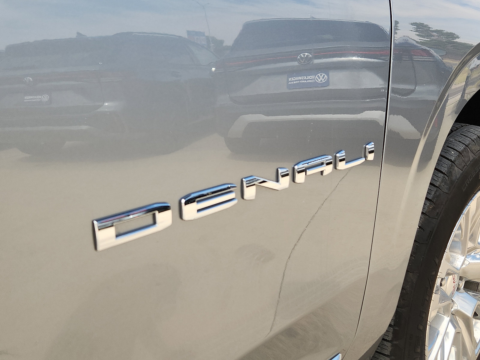 Used 2025 GMC Yukon Denali AWD/4WD image 8