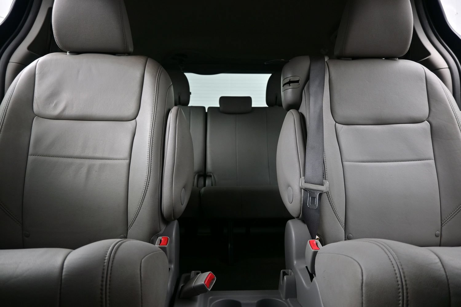 Used 2015 Toyota Sienna XLE w/ XLE Navigation Package FWD image 16