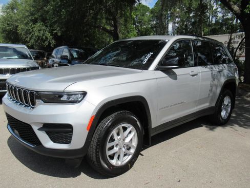 New 2026 Jeep Grand Cherokee Laredo w/ MOPAR Finishing Package RWD image 3