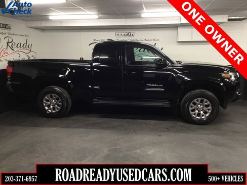 Used 2017 Toyota Tacoma SR5 image 1