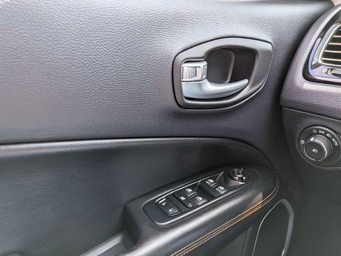 Used 2018 Jeep Compass Limited w/ Navigation Group AWD/4WD image 27
