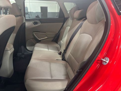 Used 2025 Kia Soul LX w/ LX Technology Package image 23
