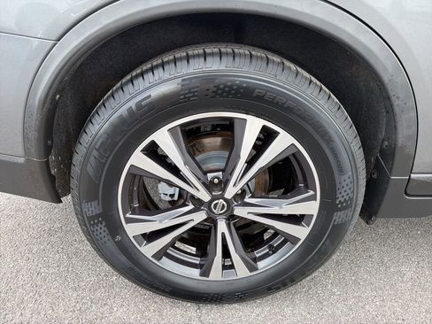 Used 2018 Nissan Rogue SL FWD image 12