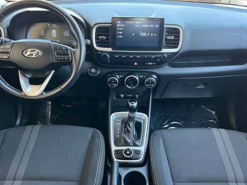 Used 2025 Hyundai Venue SEL FWD image 17