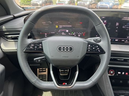 Used 2025 Audi SQ5 Premium Plus AWD/4WD image 18