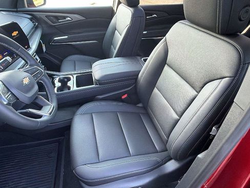 New 2026 Chevrolet Traverse LT w/ Sun and Wheel Package FWD image 4