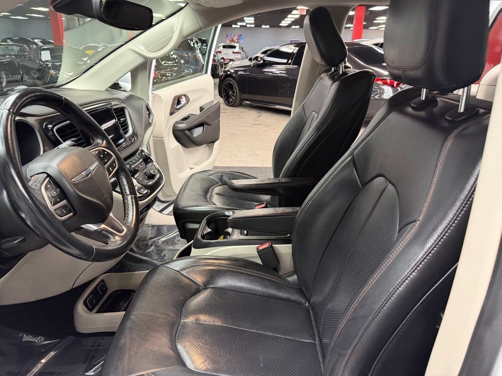Used 2018 Chrysler Pacifica Touring-L Plus w/ Advanced Safetytec Group FWD image 33