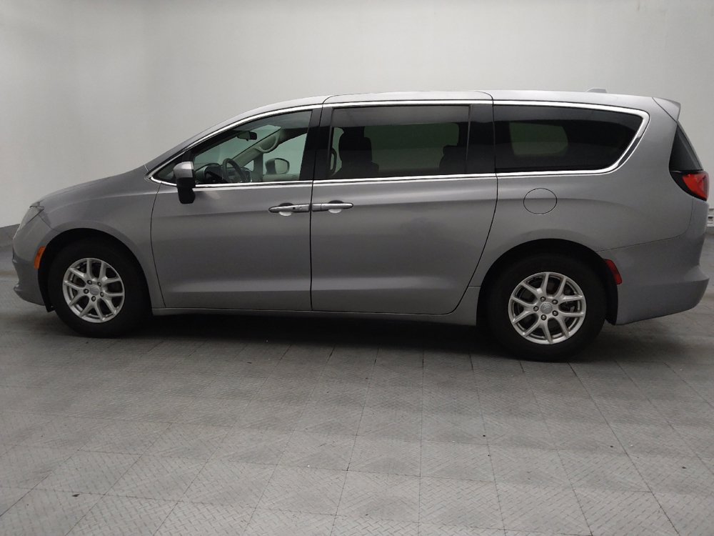 Used 2020 Chrysler Voyager LX FWD image 3