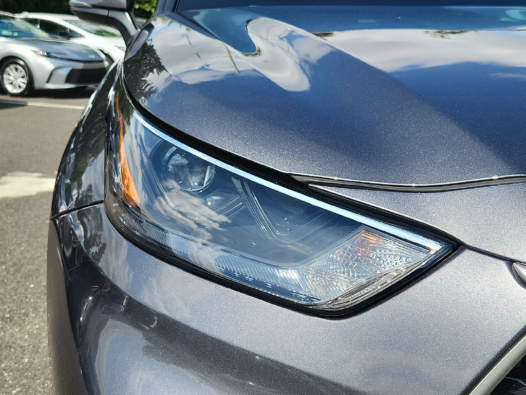 Certified 2025 Toyota Highlander XLE AWD/4WD image 9
