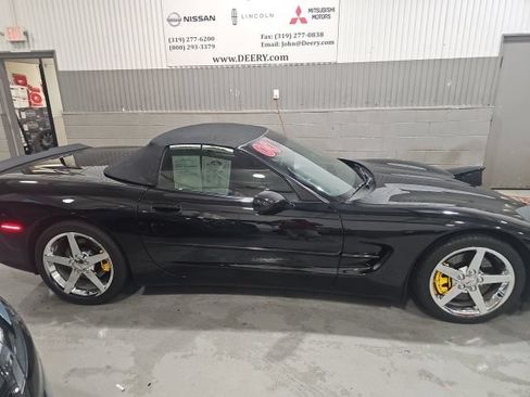 Used 2000 Chevrolet Corvette Convertible w/ Memory Pkg RWD image 2