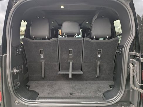 Used 2023 Land Rover Defender 130 X-Dynamic SE image 16