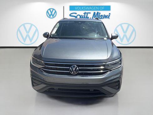 Used 2023 Volkswagen Tiguan SE image 2