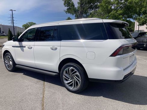 New 2026 Lincoln Navigator L Premier AWD/4WD image 14