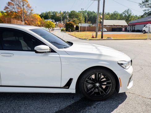 Used 2018 BMW 750i image 9