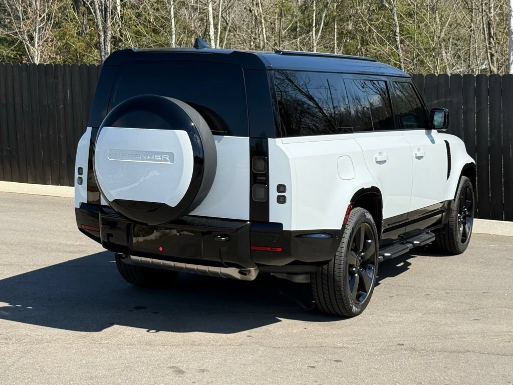 New 2026 Land Rover Defender 130 X-Dynamic SE AWD/4WD image 5