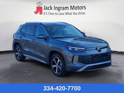 New 2025 Volkswagen Tiguan SE image 7