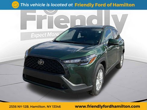 Used 2023 Toyota Corolla Cross LE w/ Moonroof Package image 3