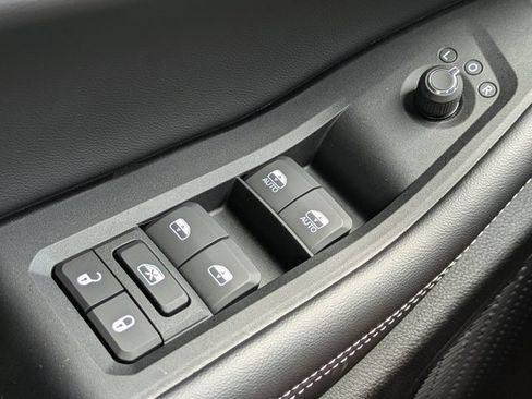 New 2025 Jeep Grand Cherokee Altitude image 21