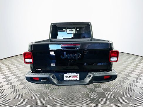 Certified 2024 Jeep Gladiator Sport image 10