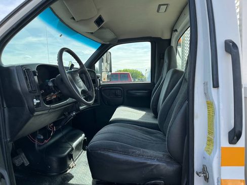 Used 2005 Chevrolet Kodiak C4500 2WD Regular Cab image 9