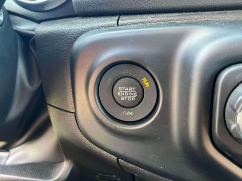 Used 2023 Jeep Gladiator Rubicon AWD/4WD image 16
