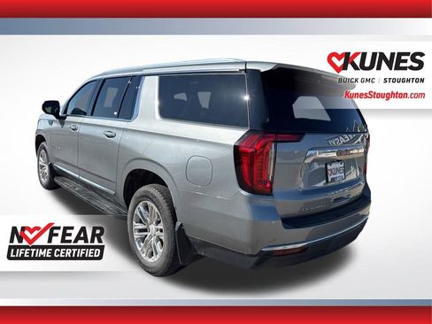 Used 2023 GMC Yukon XL SLT w/ SLT Premium Package image 9