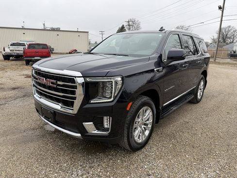 Used 2024 GMC Yukon SLT w/ SLT Luxury Package image 1