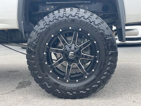 Used 2017 GMC Sierra 2500 Denali w/ Duramax Plus Package AWD/4WD image 41