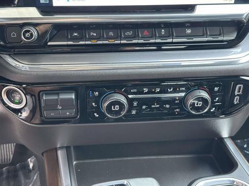 Certified 2024 Chevrolet Silverado 1500 High Country w/ High Country Premium Package AWD/4WD image 12