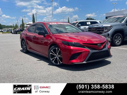 Used 2020 Toyota Camry SE FWD image 1