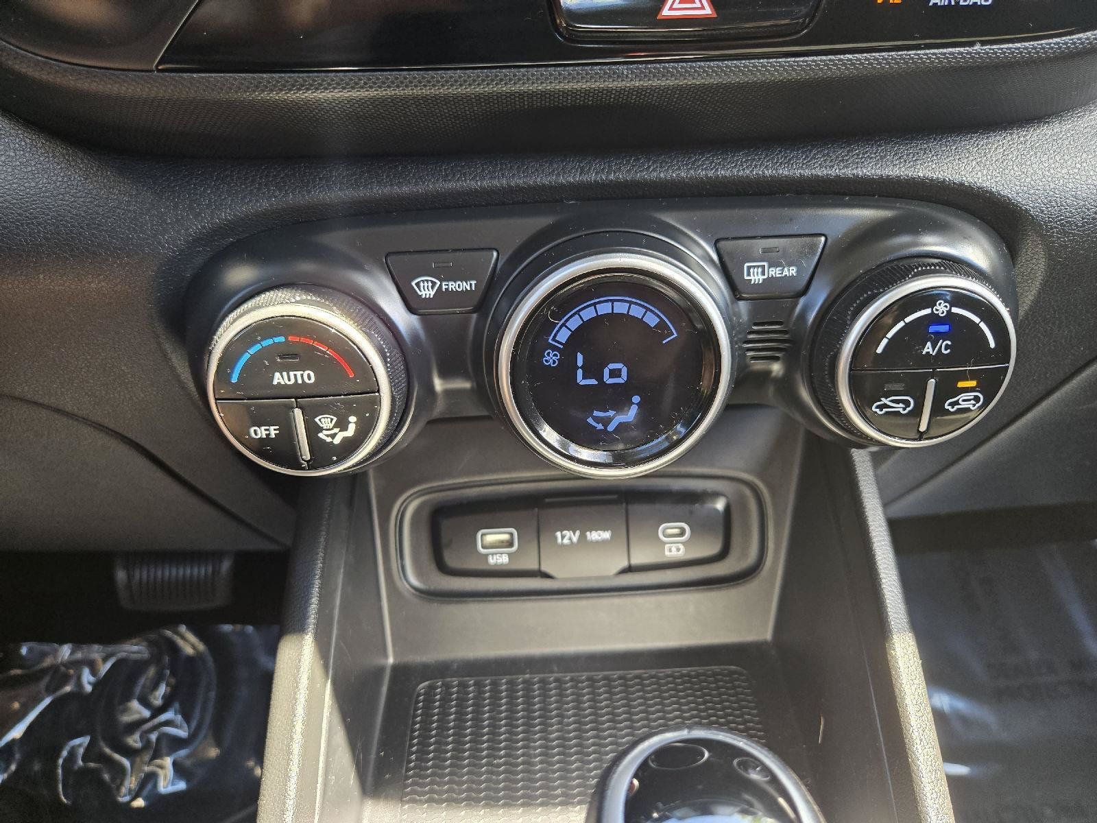 Used 2023 Hyundai Venue SEL FWD image 19