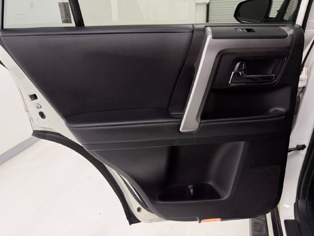 Used 2020 Toyota 4Runner SR5 AWD/4WD image 35