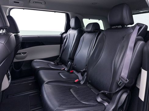 Certified 2024 Kia Carnival SX image 37