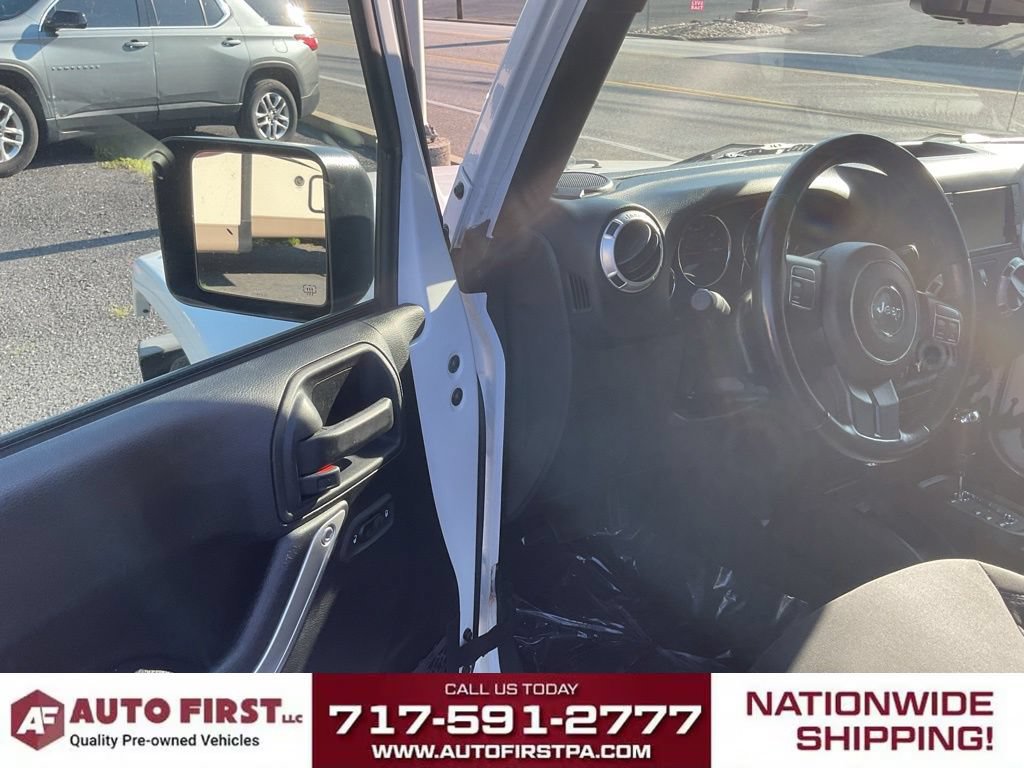 Used 2018 Jeep Wrangler Unlimited Sahara AWD/4WD image 6