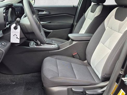 New 2026 Chevrolet Trax LS w/ LS Convenience Package FWD image 4