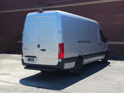 Used 2024 Mercedes-Benz Sprinter 2500 w/ Acoustic Package image 24