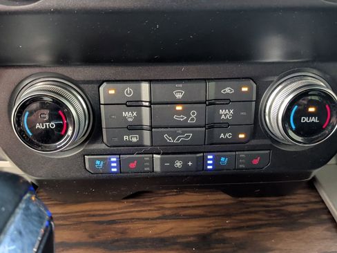 Used 2020 Ford F150 Lariat w/ Equipment Group 502A Luxury image 33