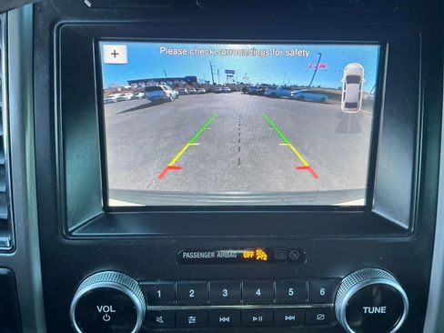 Used 2019 Ford Expedition XLT image 29